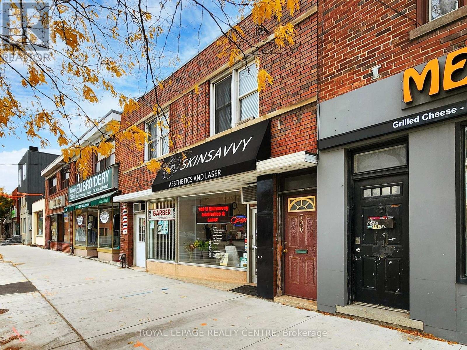 706 The Queensway, Toronto, Ontario  M8Y 1L3 - Photo 4 - W11938296