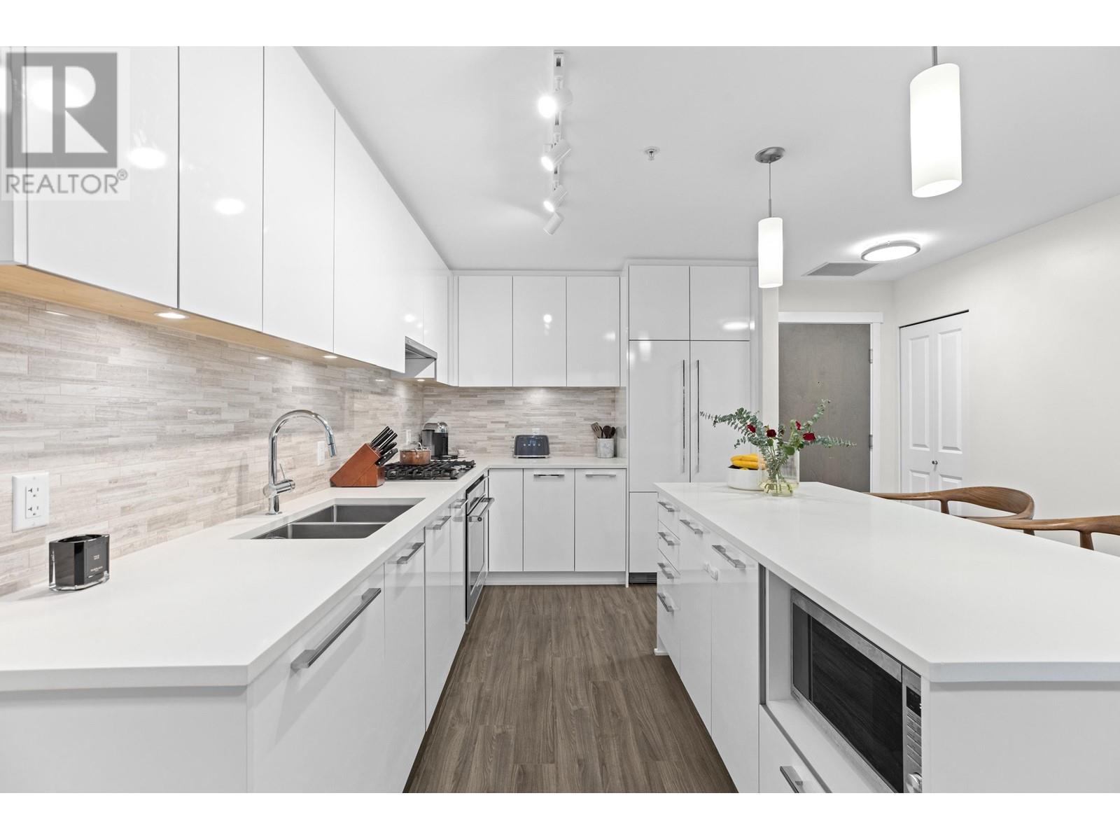 Listing Picture 3 of 38 : 412 9551 ALEXANDRA ROAD, Richmond / 烈治文 - 魯藝地產 Yvonne Lu Group - MLS Medallion Club Member