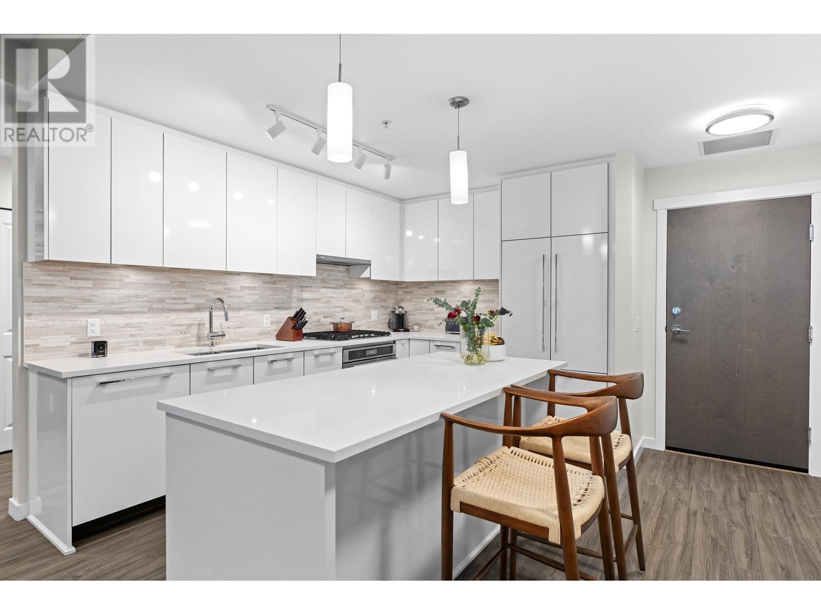 Listing Picture 4 of 38 : 412 9551 ALEXANDRA ROAD, Richmond / 烈治文 - 魯藝地產 Yvonne Lu Group - MLS Medallion Club Member