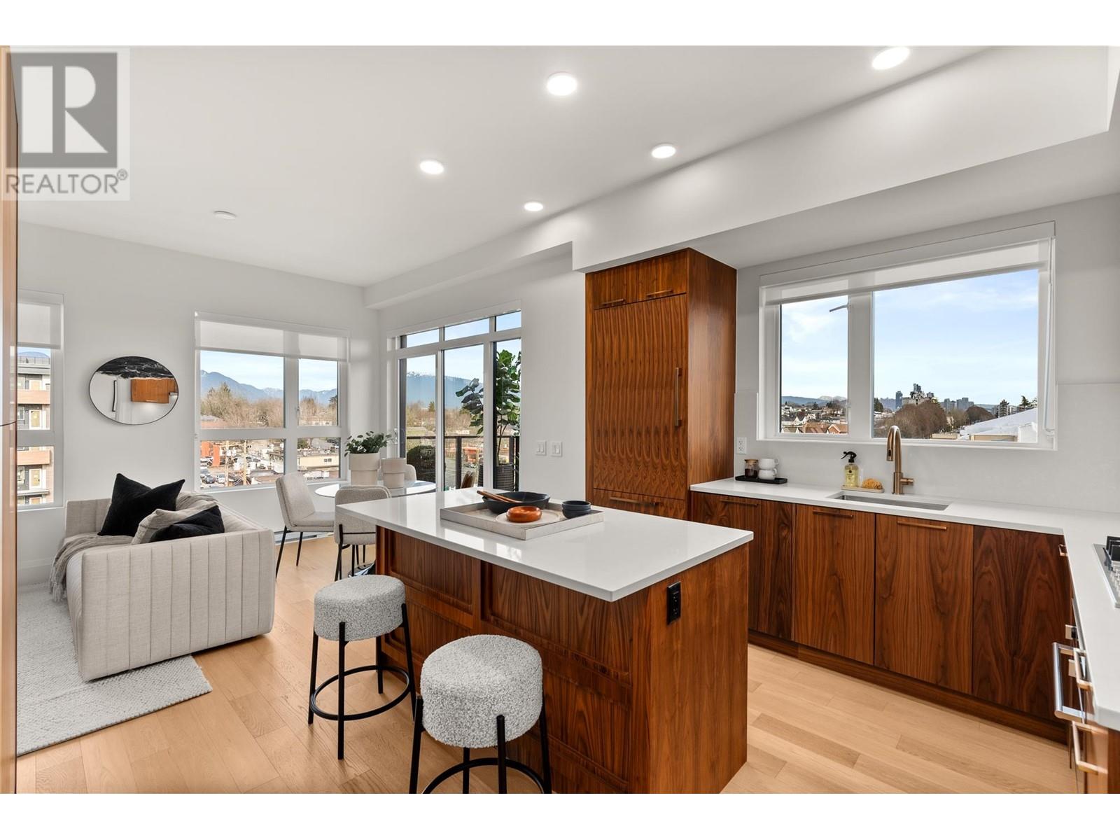 605 2550 GARDEN DRIVE, Vancouver