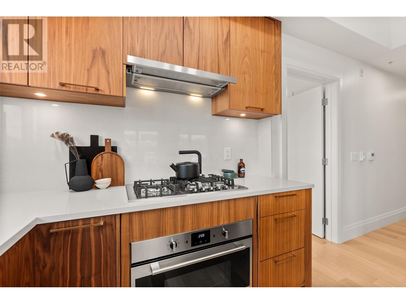 Listing Picture 10 of 39 : 605 2550 GARDEN DRIVE, Vancouver / 溫哥華 - 魯藝地產 Yvonne Lu Group - MLS Medallion Club Member