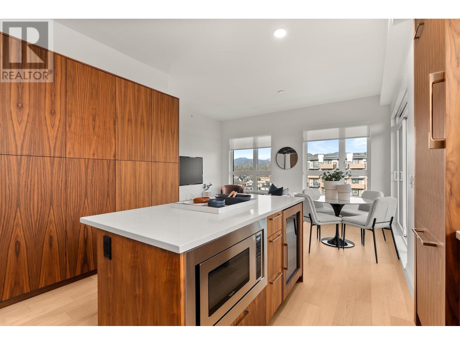 Listing Picture 11 of 39 : 605 2550 GARDEN DRIVE, Vancouver / 溫哥華 - 魯藝地產 Yvonne Lu Group - MLS Medallion Club Member