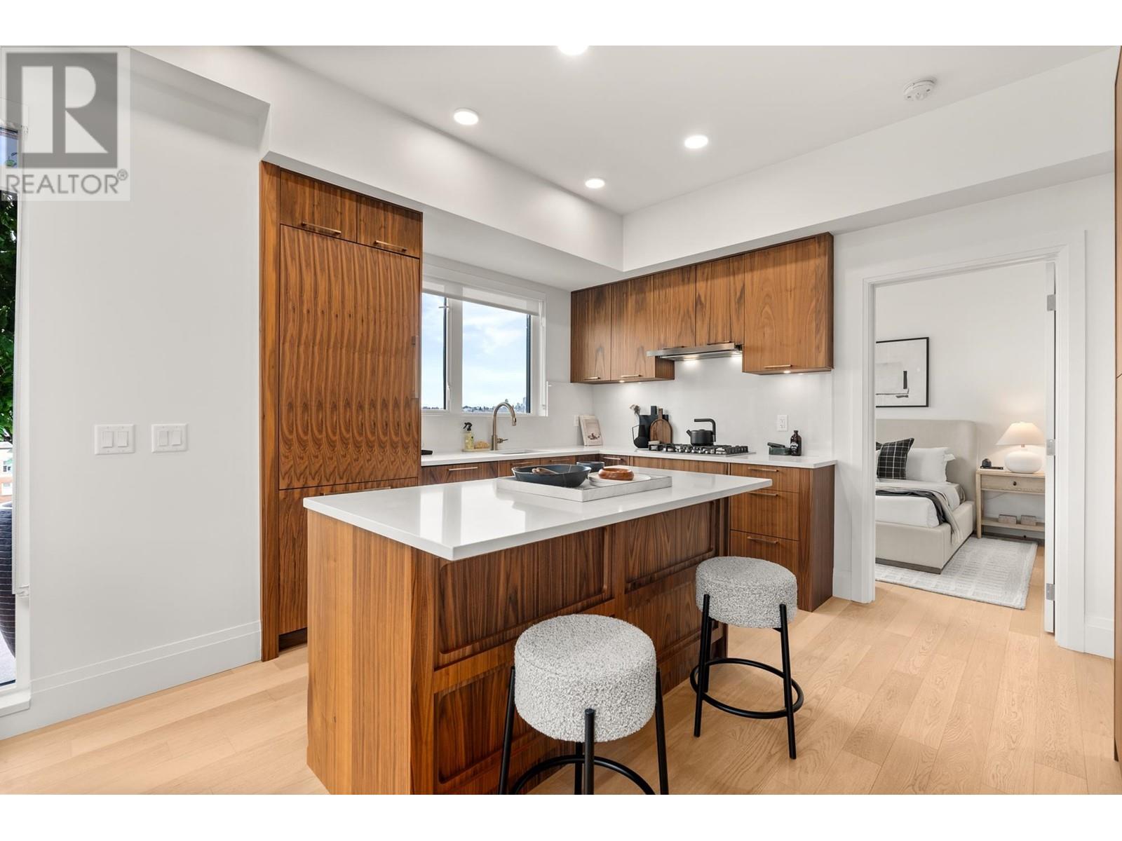 Listing Picture 12 of 39 : 605 2550 GARDEN DRIVE, Vancouver / 溫哥華 - 魯藝地產 Yvonne Lu Group - MLS Medallion Club Member