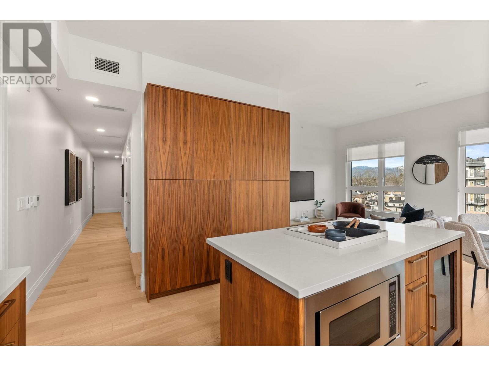 Listing Picture 13 of 39 : 605 2550 GARDEN DRIVE, Vancouver / 溫哥華 - 魯藝地產 Yvonne Lu Group - MLS Medallion Club Member