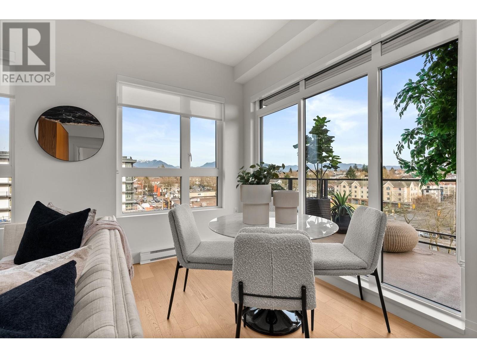 Listing Picture 2 of 39 : 605 2550 GARDEN DRIVE, Vancouver / 溫哥華 - 魯藝地產 Yvonne Lu Group - MLS Medallion Club Member