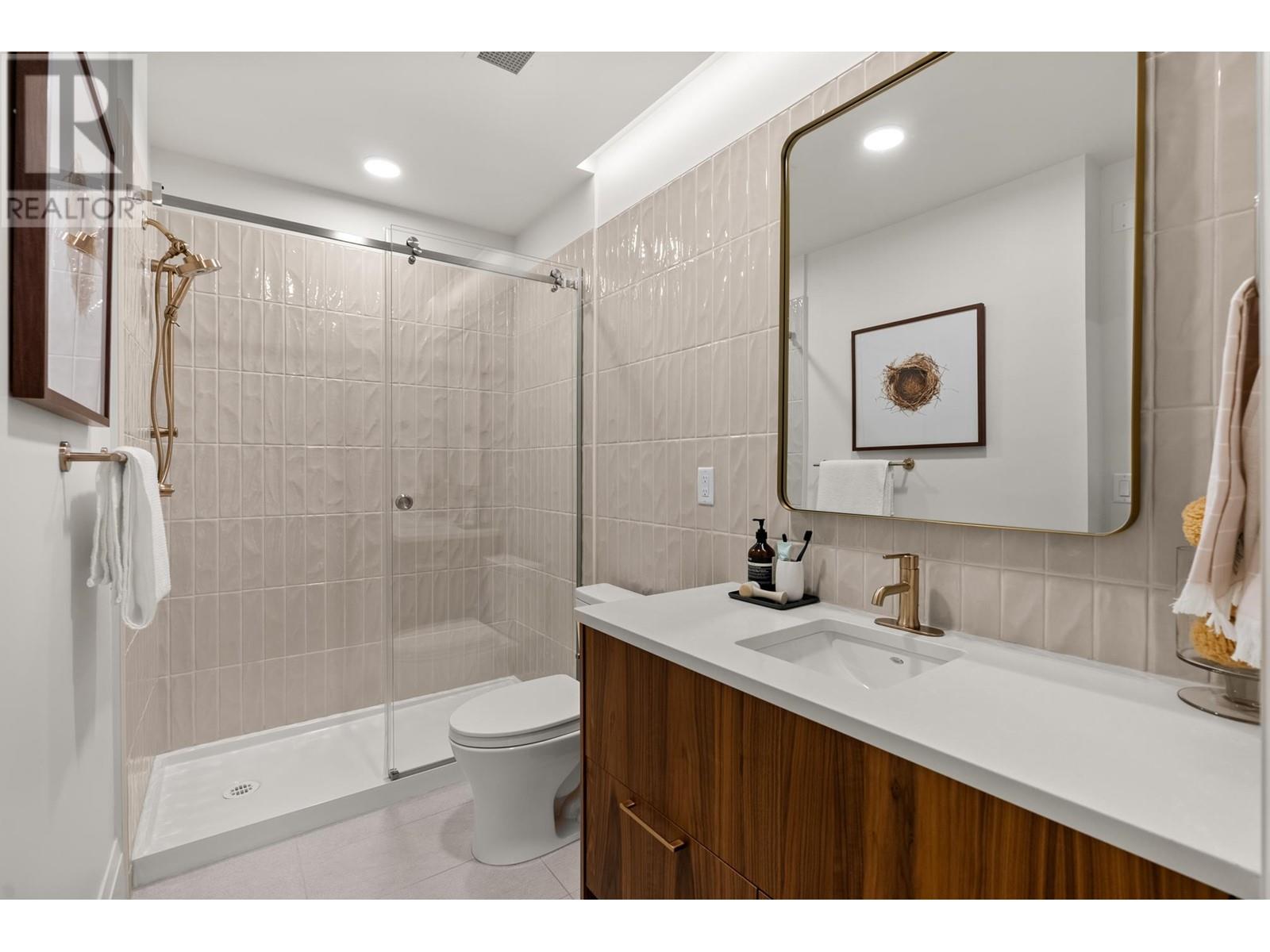 Listing Picture 23 of 39 : 605 2550 GARDEN DRIVE, Vancouver / 溫哥華 - 魯藝地產 Yvonne Lu Group - MLS Medallion Club Member