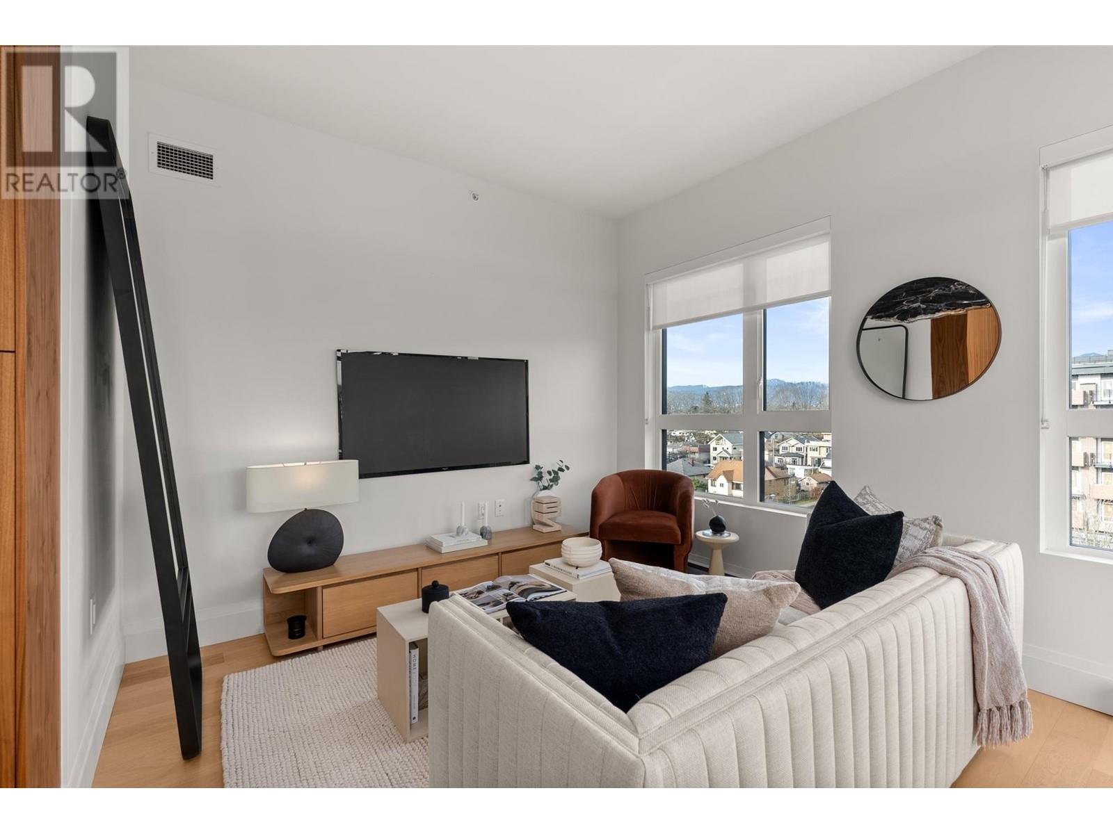 Listing Picture 3 of 39 : 605 2550 GARDEN DRIVE, Vancouver / 溫哥華 - 魯藝地產 Yvonne Lu Group - MLS Medallion Club Member