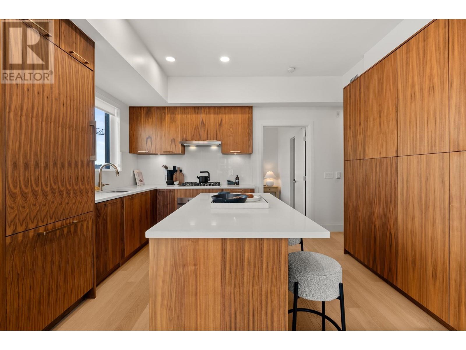 Listing Picture 5 of 39 : 605 2550 GARDEN DRIVE, Vancouver / 溫哥華 - 魯藝地產 Yvonne Lu Group - MLS Medallion Club Member