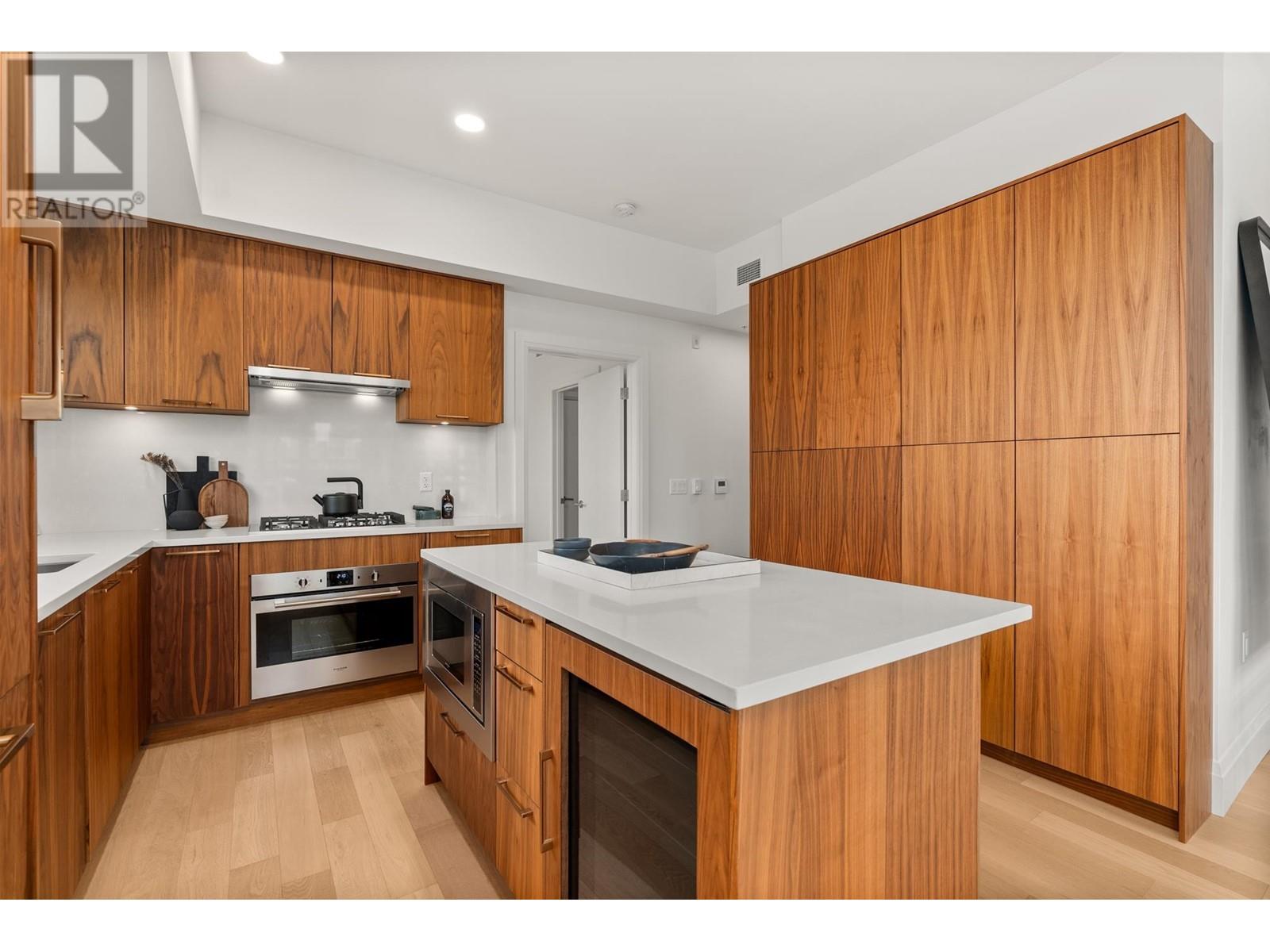 Listing Picture 6 of 39 : 605 2550 GARDEN DRIVE, Vancouver / 溫哥華 - 魯藝地產 Yvonne Lu Group - MLS Medallion Club Member