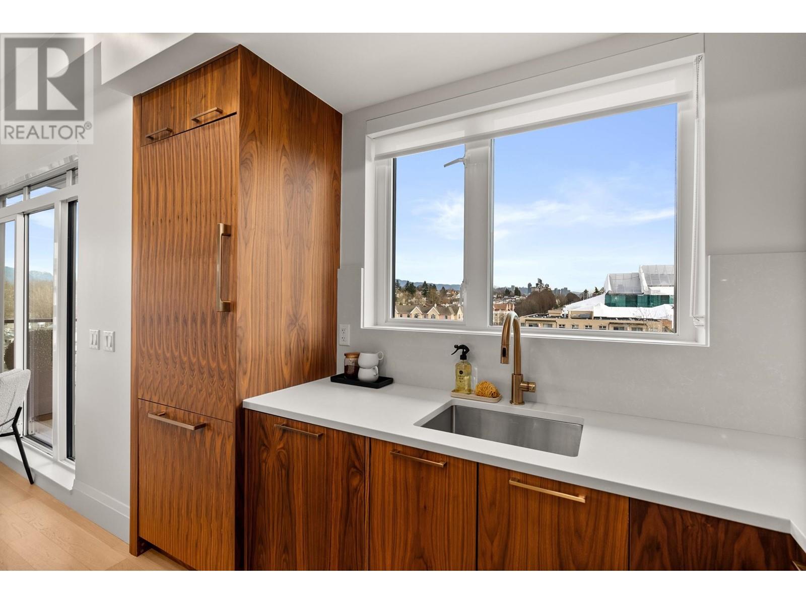 Listing Picture 7 of 39 : 605 2550 GARDEN DRIVE, Vancouver / 溫哥華 - 魯藝地產 Yvonne Lu Group - MLS Medallion Club Member