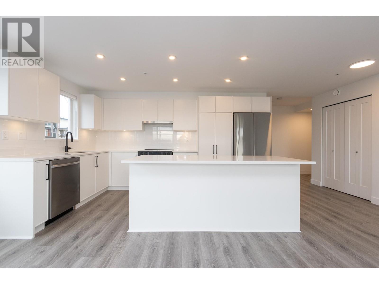 302 22575 Brown Avenue, Maple Ridge, British Columbia  V2X 6W2 - Photo 3 - R2959646