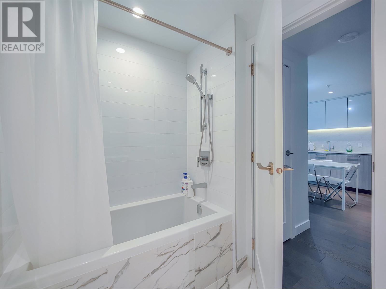 Listing Picture 12 of 16 : 901 8155 CAPSTAN WAY, Richmond / 烈治文 - 魯藝地產 Yvonne Lu Group - MLS Medallion Club Member