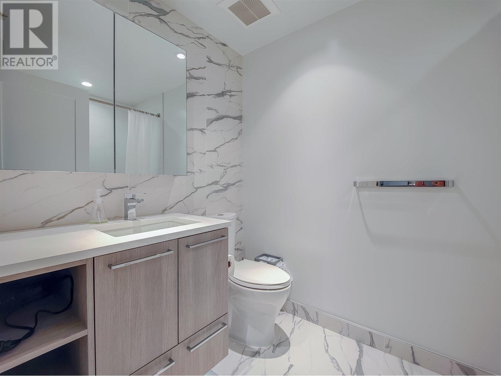 Listing Picture 13 of 16 : 901 8155 CAPSTAN WAY, Richmond / 烈治文 - 魯藝地產 Yvonne Lu Group - MLS Medallion Club Member