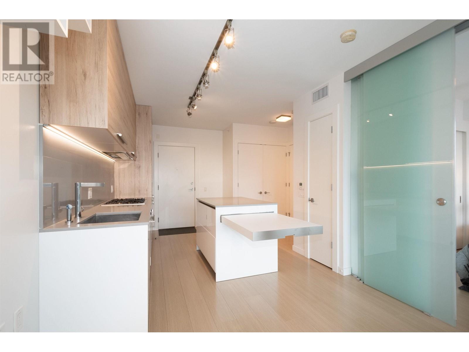 Listing Picture 9 of 22 : 1907 2378 ALPHA AVENUE, Burnaby / 本拿比 - 魯藝地產 Yvonne Lu Group - MLS Medallion Club Member