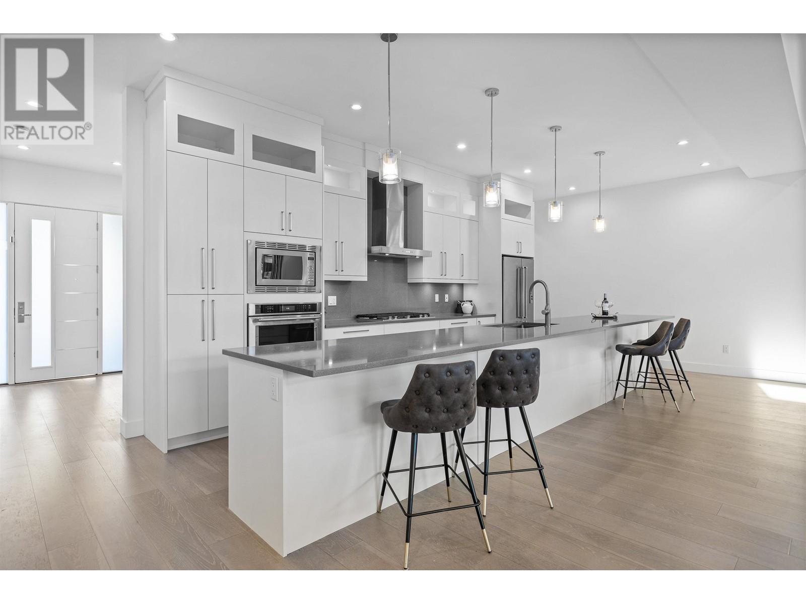 2312 William Avenue, North Vancouver, British Columbia V7J 2P6 - Photo 2 - R2959725