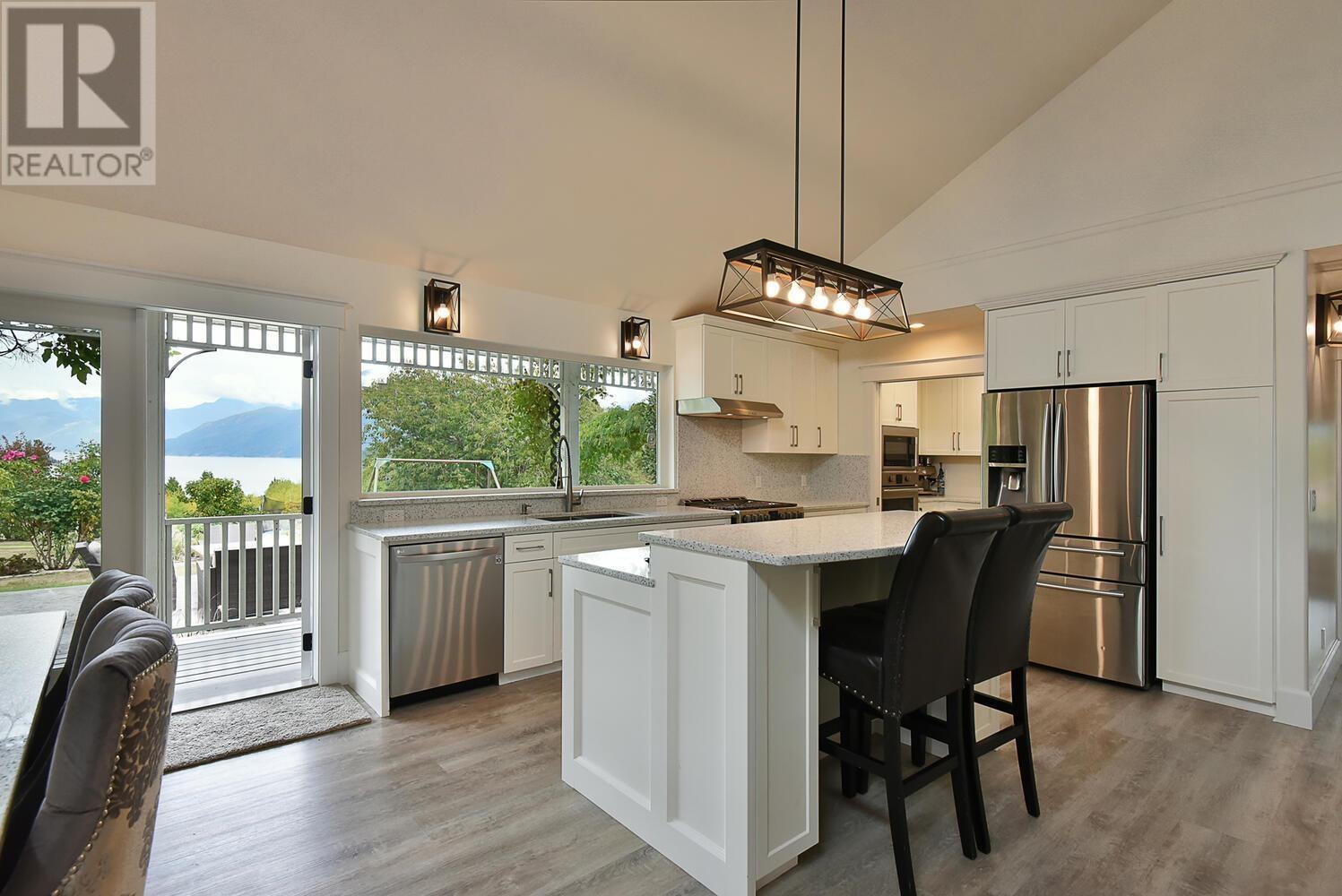 6352 Sandpiper Road, Sechelt, British Columbia  V7Z 0L1 - Photo 8 - R2959732