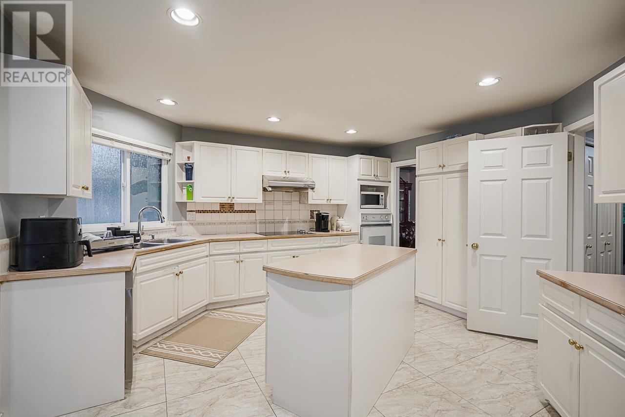 Listing Picture 9 of 35 : 5560 MCCOLL CRESCENT, Richmond / 烈治文 - 魯藝地產 Yvonne Lu Group - MLS Medallion Club Member