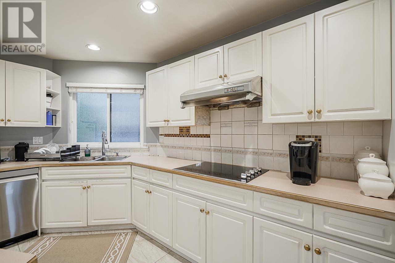 Listing Picture 8 of 35 : 5560 MCCOLL CRESCENT, Richmond / 烈治文 - 魯藝地產 Yvonne Lu Group - MLS Medallion Club Member