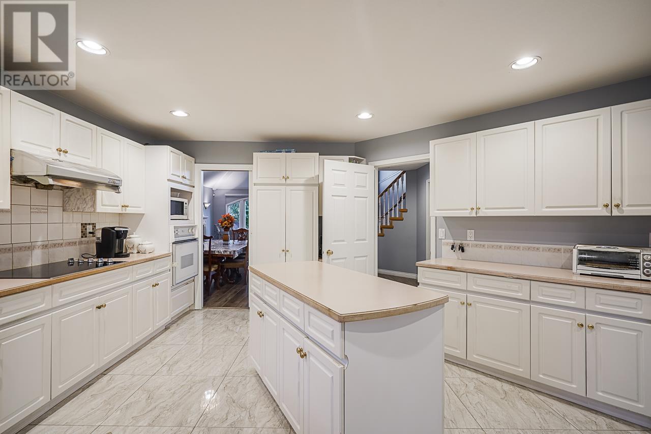 Listing Picture 10 of 35 : 5560 MCCOLL CRESCENT, Richmond / 烈治文 - 魯藝地產 Yvonne Lu Group - MLS Medallion Club Member