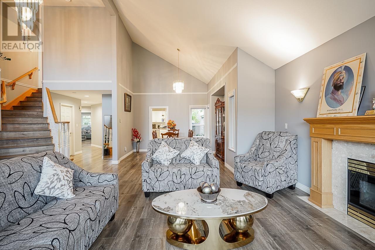 Listing Picture 3 of 35 : 5560 MCCOLL CRESCENT, Richmond / 烈治文 - 魯藝地產 Yvonne Lu Group - MLS Medallion Club Member