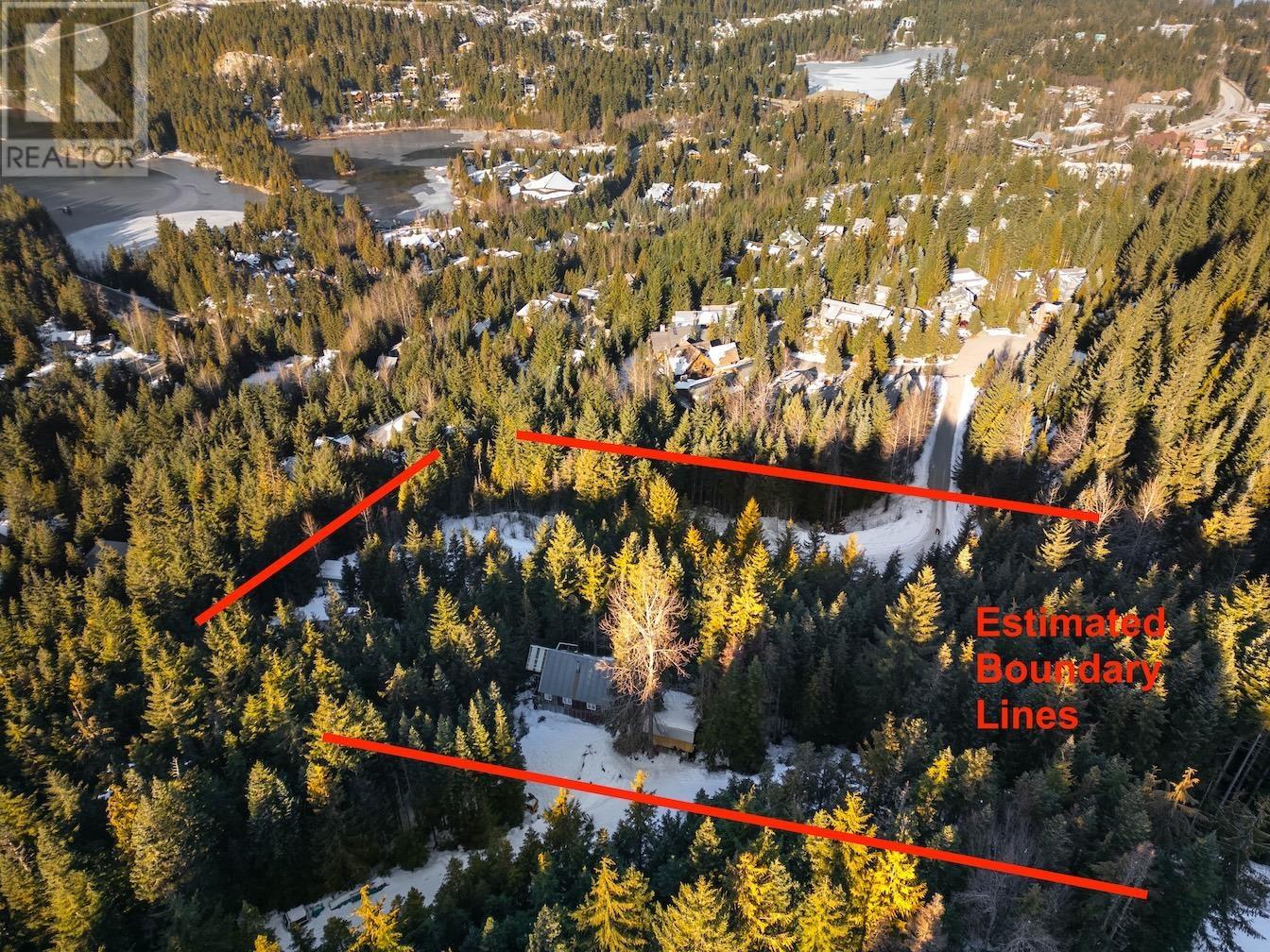 2501 Gondola Way, Whistler, British Columbia  V8E 0B4 - Photo 2 - R2772507