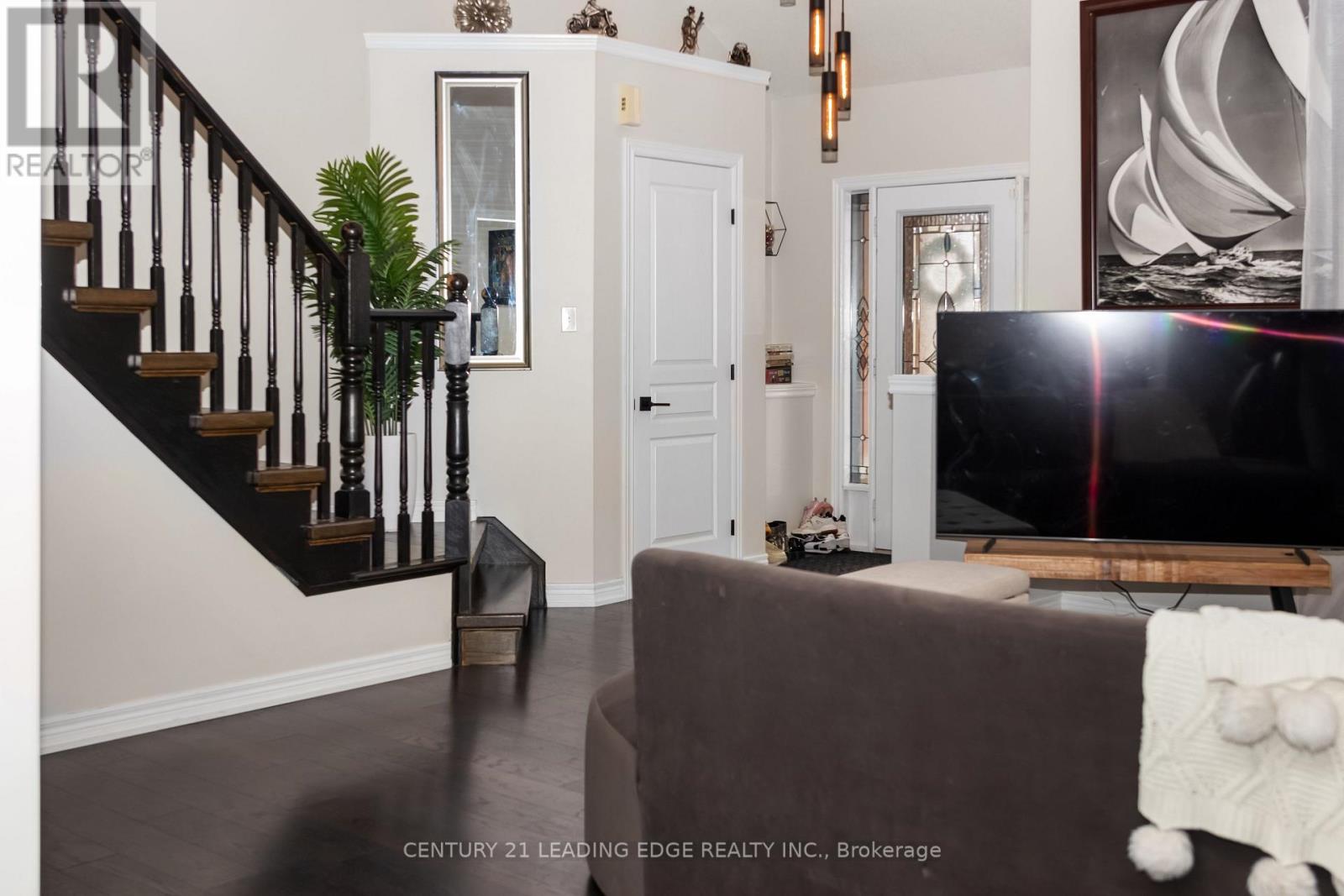 Property at 71 COBBLESTONE DRIVE image 4