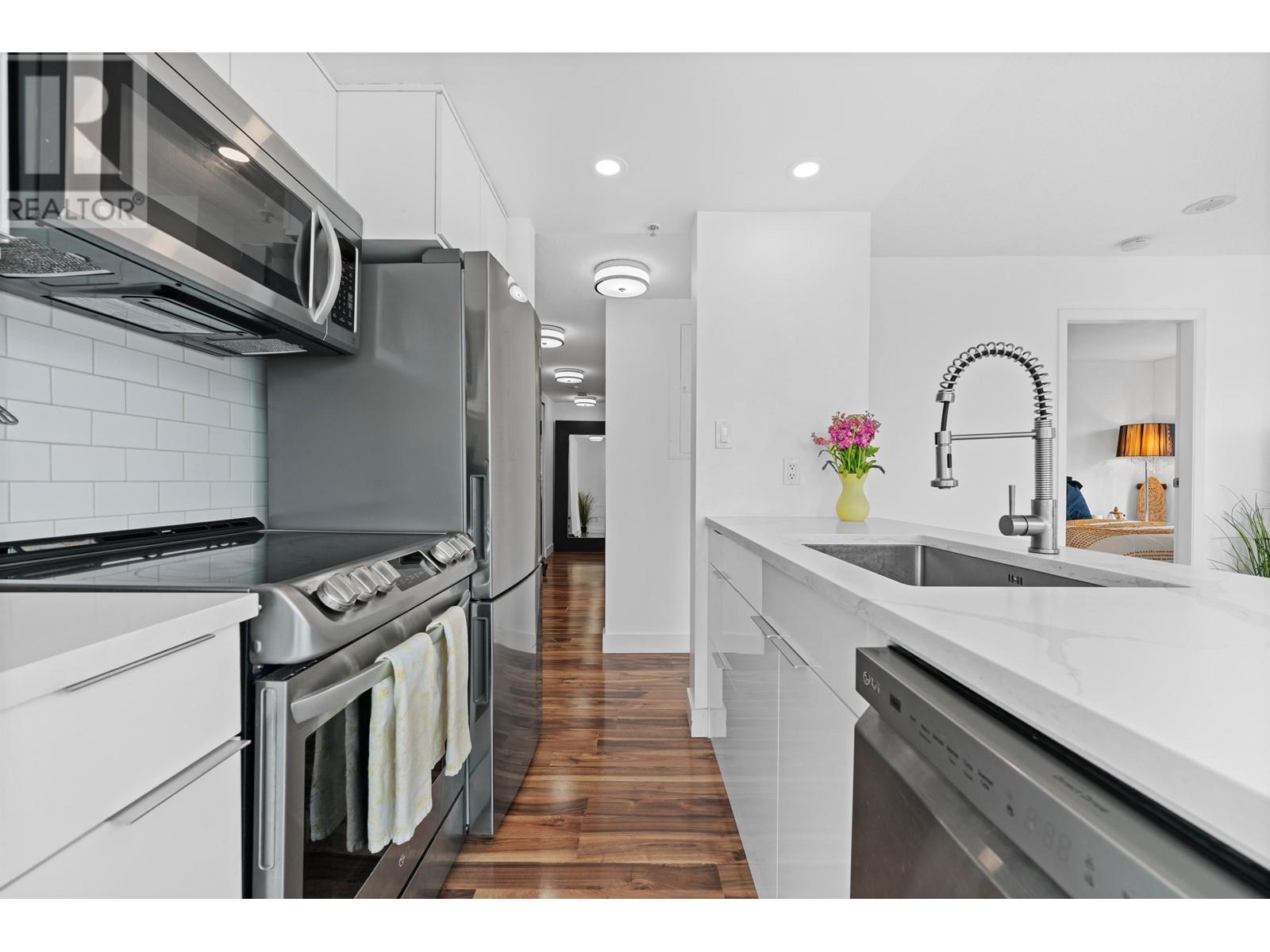 Listing Picture 12 of 38 : 607 1188 HOWE STREET, Vancouver / 溫哥華 - 魯藝地產 Yvonne Lu Group - MLS Medallion Club Member