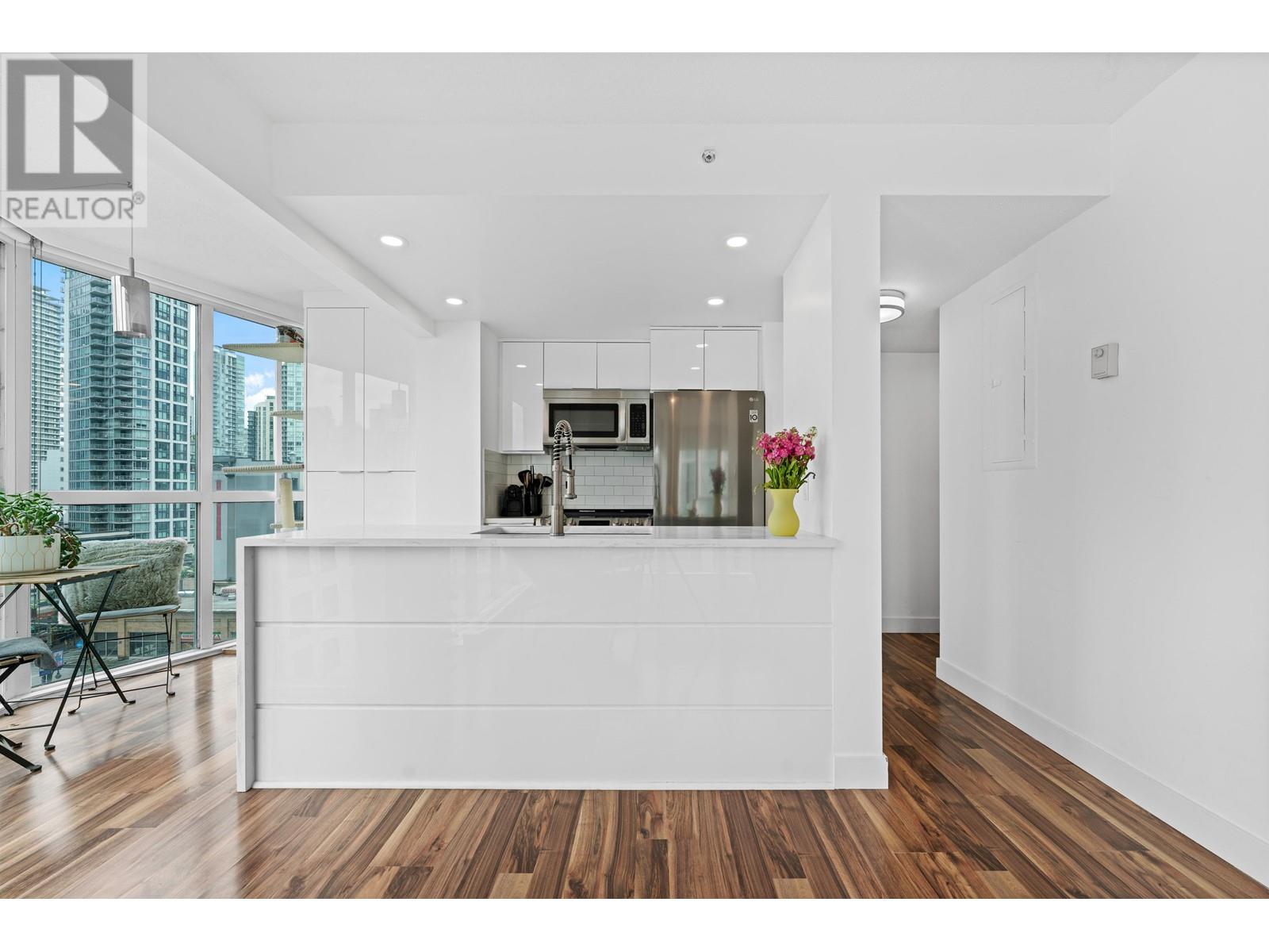 Listing Picture 8 of 38 : 607 1188 HOWE STREET, Vancouver / 溫哥華 - 魯藝地產 Yvonne Lu Group - MLS Medallion Club Member