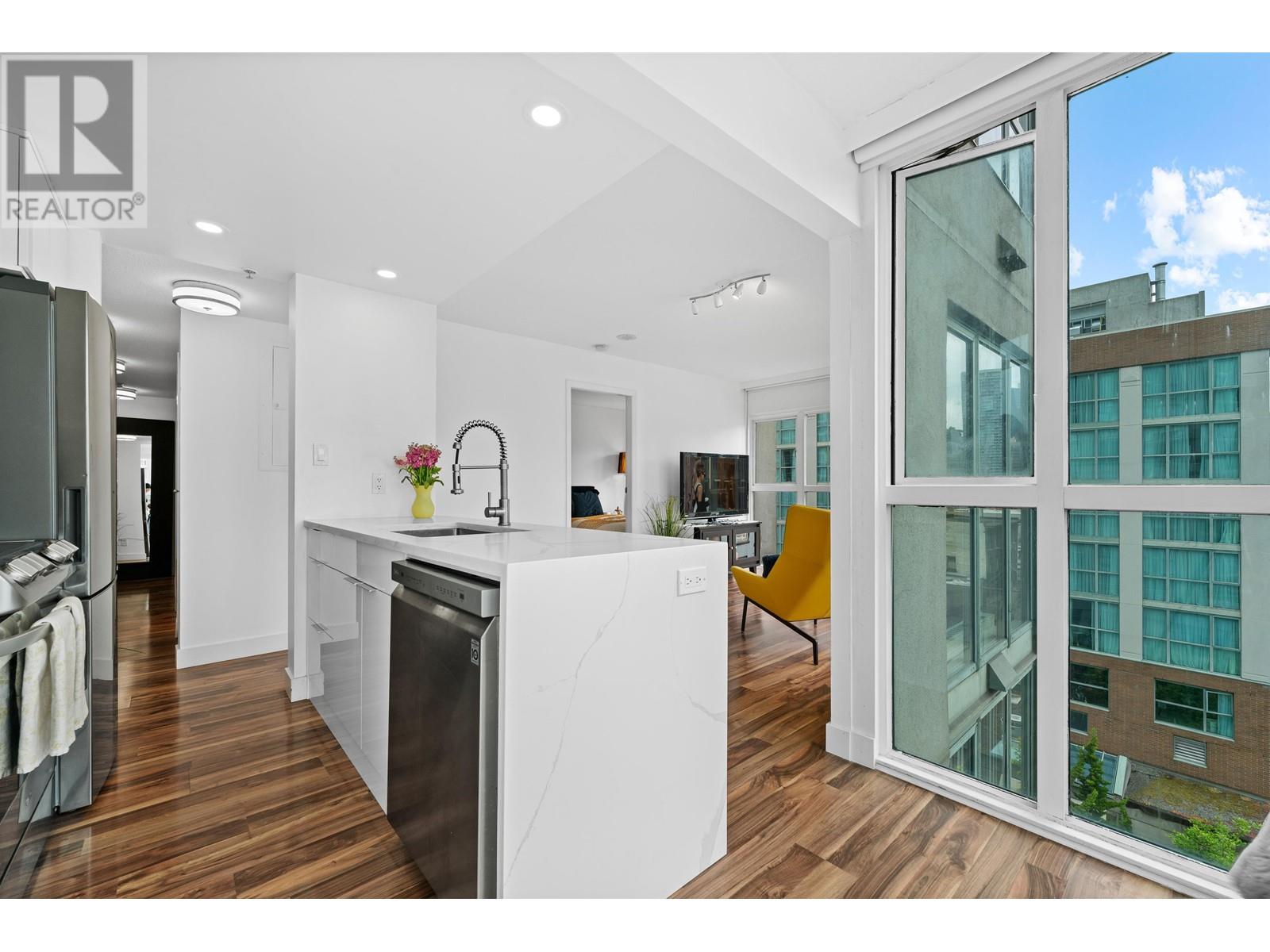 Listing Picture 10 of 38 : 607 1188 HOWE STREET, Vancouver / 溫哥華 - 魯藝地產 Yvonne Lu Group - MLS Medallion Club Member