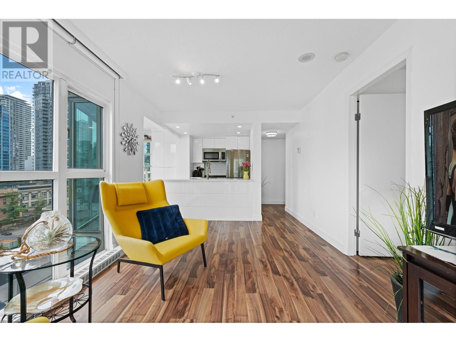 Listing Picture 4 of 38 : 607 1188 HOWE STREET, Vancouver / 溫哥華 - 魯藝地產 Yvonne Lu Group - MLS Medallion Club Member