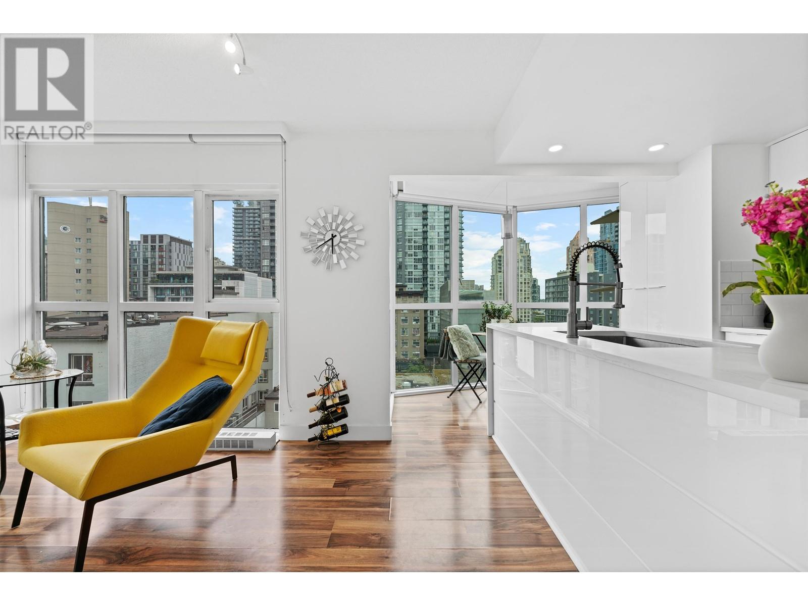 Listing Picture 6 of 38 : 607 1188 HOWE STREET, Vancouver / 溫哥華 - 魯藝地產 Yvonne Lu Group - MLS Medallion Club Member