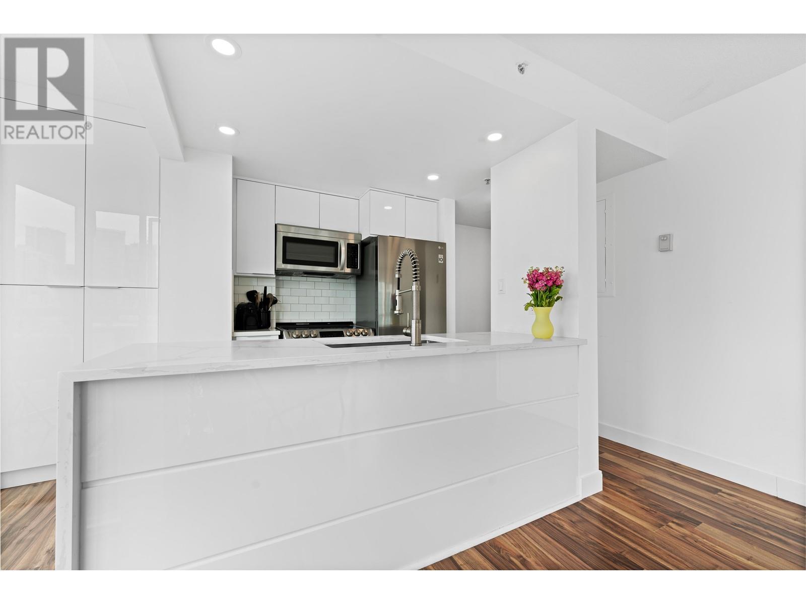 Listing Picture 9 of 38 : 607 1188 HOWE STREET, Vancouver / 溫哥華 - 魯藝地產 Yvonne Lu Group - MLS Medallion Club Member