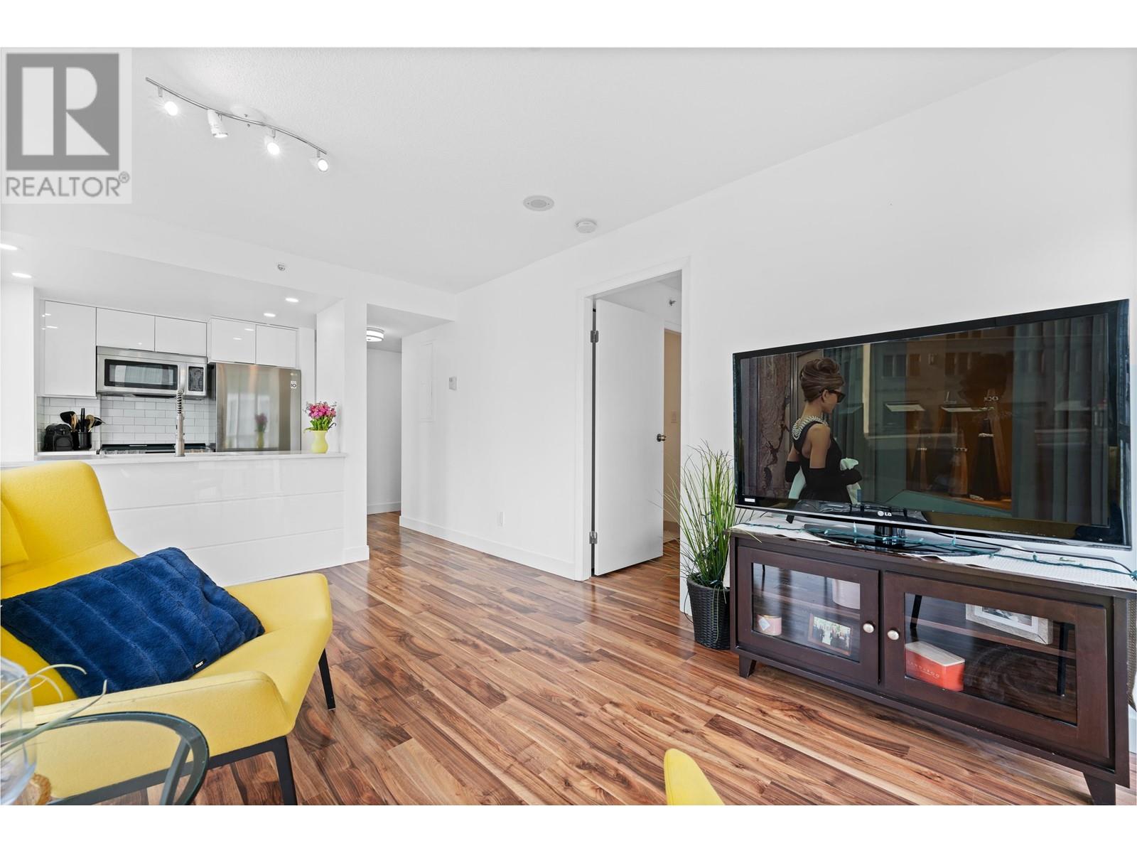 Listing Picture 3 of 38 : 607 1188 HOWE STREET, Vancouver / 溫哥華 - 魯藝地產 Yvonne Lu Group - MLS Medallion Club Member