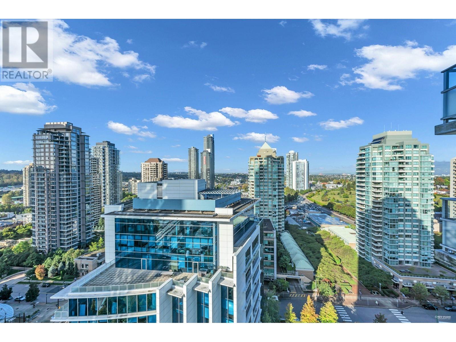 Listing Picture 2 of 24 : 2005 4400 BUCHANAN STREET, Burnaby / 本拿比 - 魯藝地產 Yvonne Lu Group - MLS Medallion Club Member