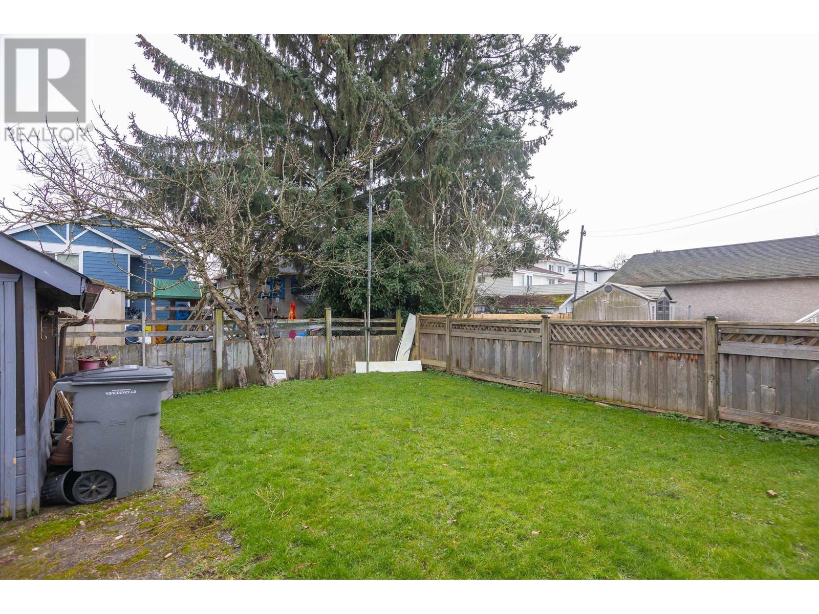 Listing Picture 24 of 29 : 5098 MOSS STREET, Vancouver / 溫哥華 - 魯藝地產 Yvonne Lu Group - MLS Medallion Club Member