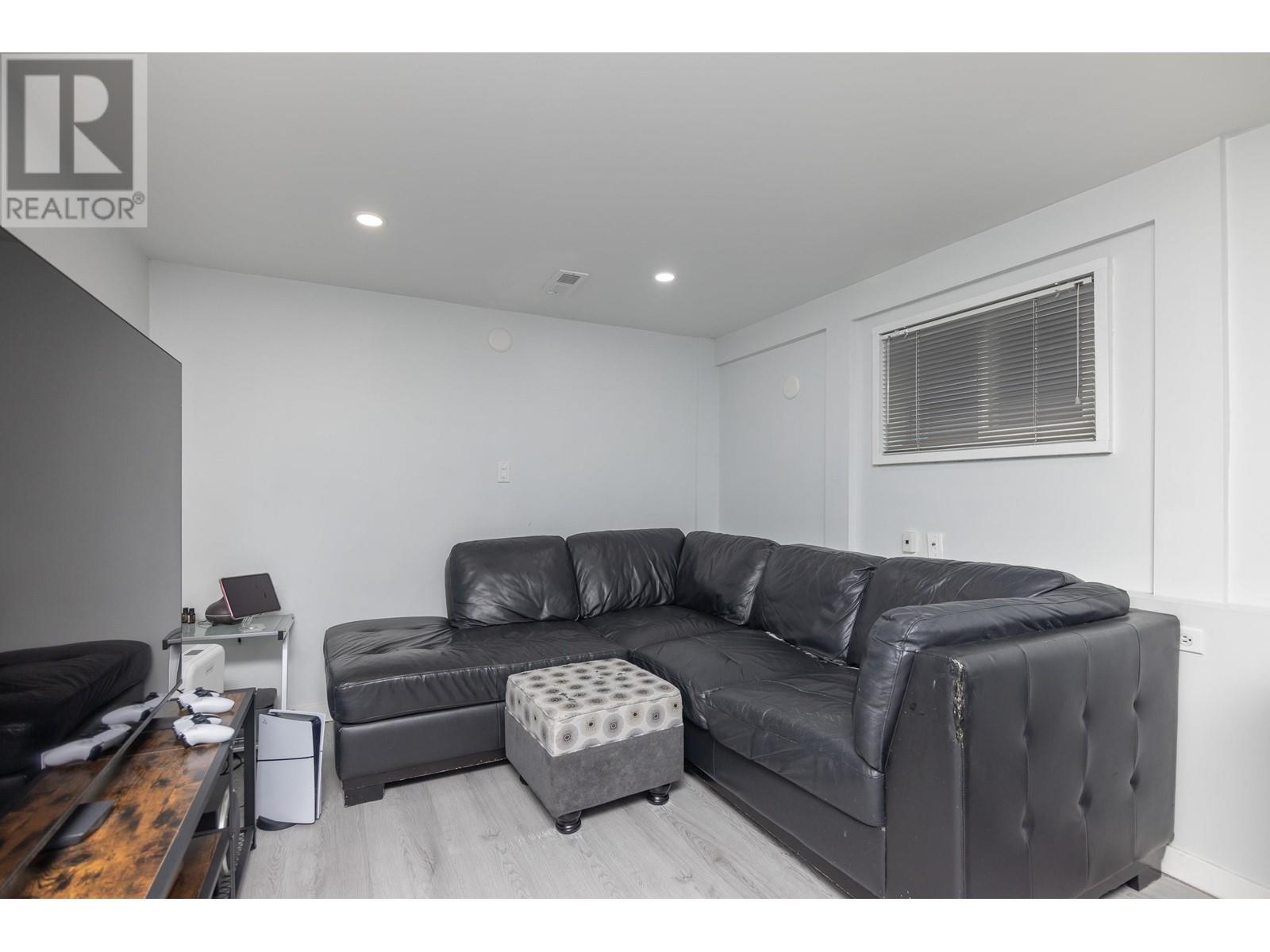 Listing Picture 19 of 29 : 5098 MOSS STREET, Vancouver / 溫哥華 - 魯藝地產 Yvonne Lu Group - MLS Medallion Club Member