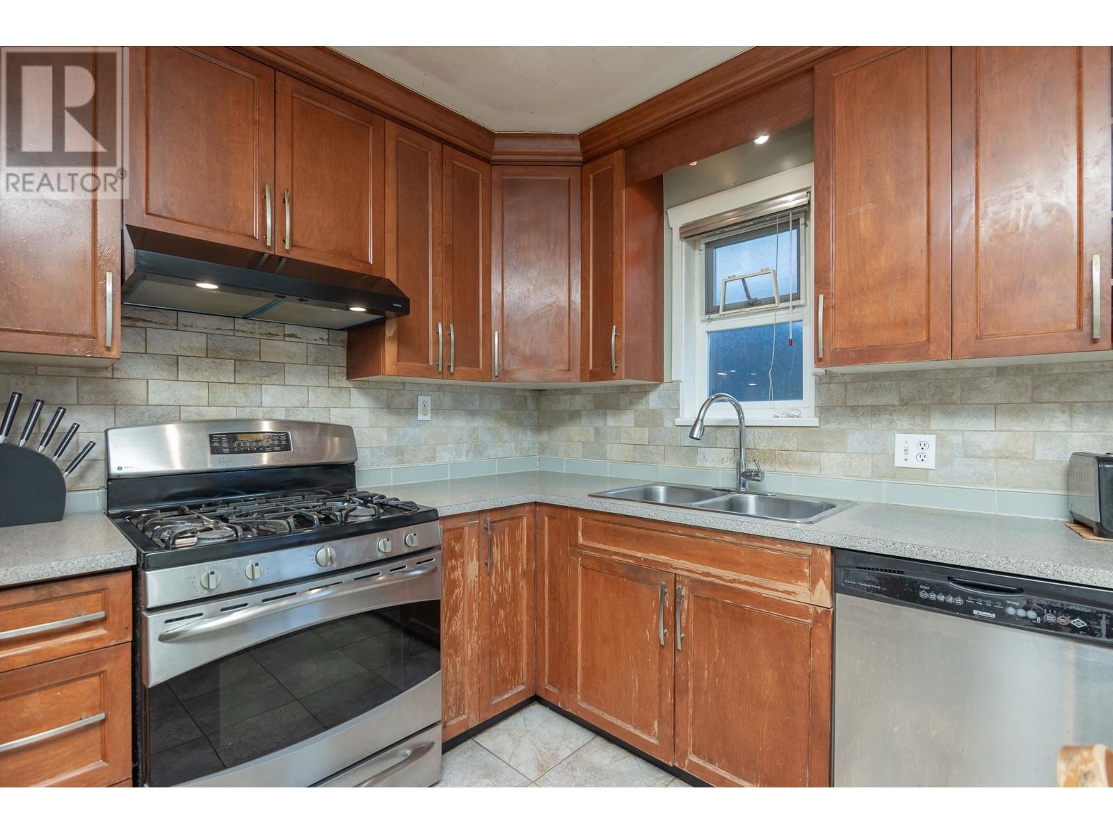 Listing Picture 9 of 29 : 5098 MOSS STREET, Vancouver / 溫哥華 - 魯藝地產 Yvonne Lu Group - MLS Medallion Club Member