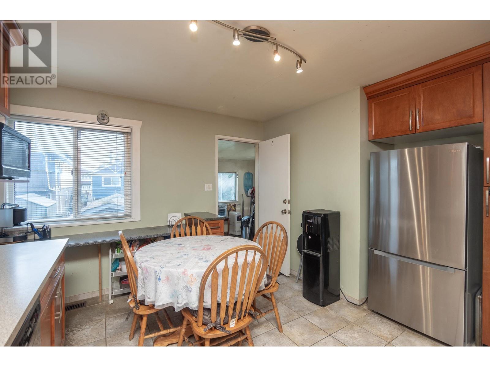 Listing Picture 12 of 29 : 5098 MOSS STREET, Vancouver / 溫哥華 - 魯藝地產 Yvonne Lu Group - MLS Medallion Club Member