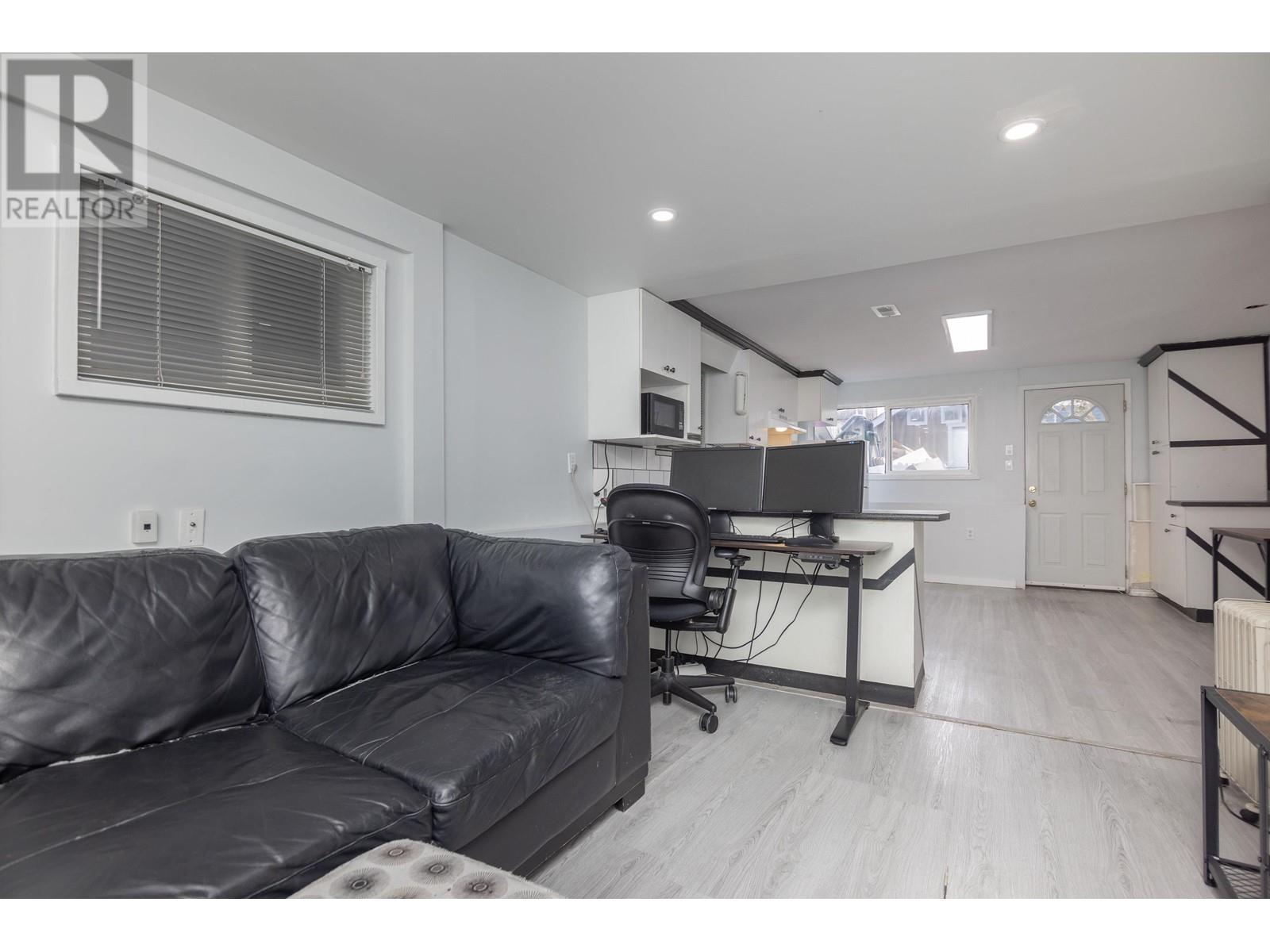 Listing Picture 20 of 29 : 5098 MOSS STREET, Vancouver / 溫哥華 - 魯藝地產 Yvonne Lu Group - MLS Medallion Club Member