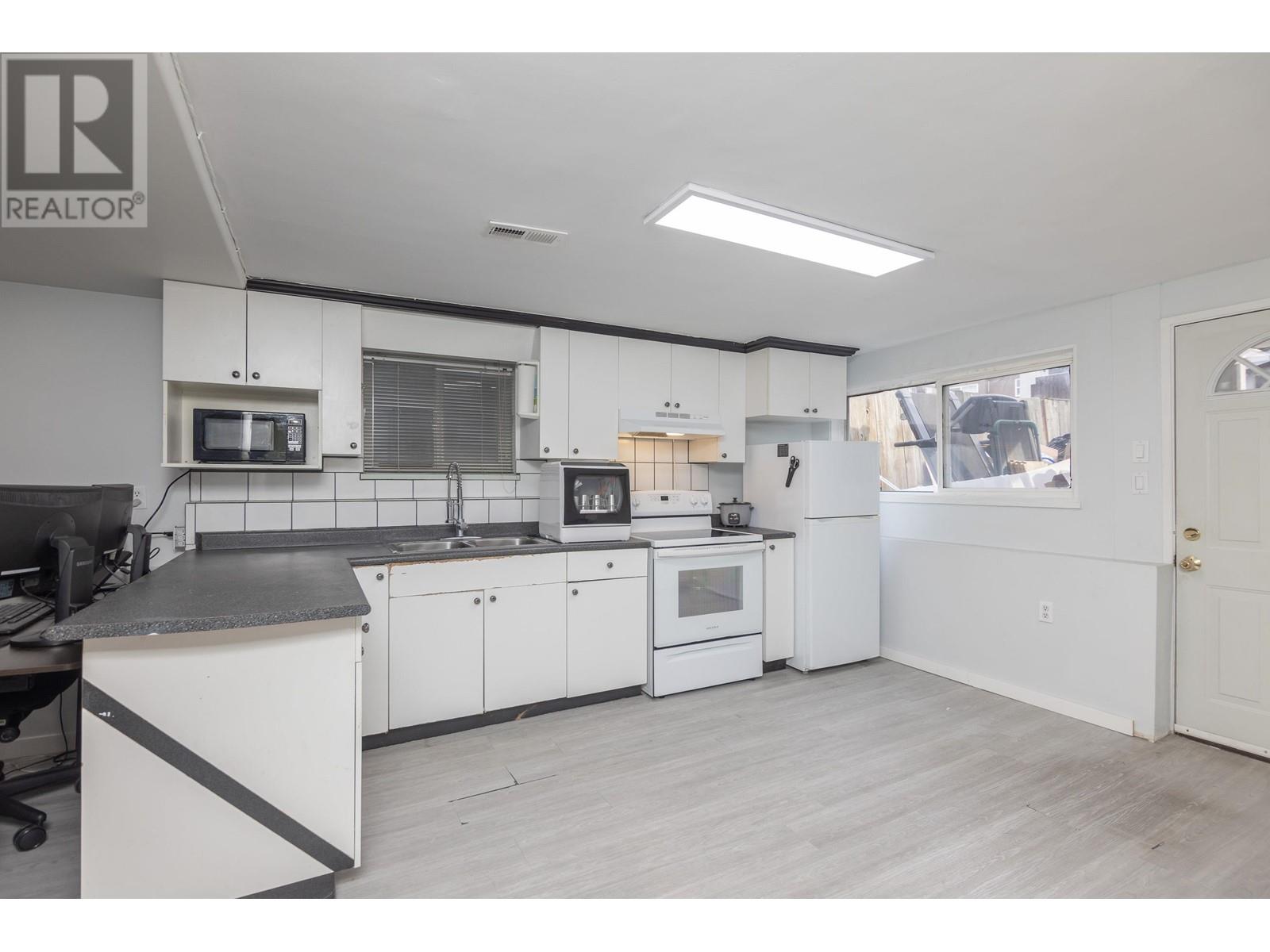 Listing Picture 16 of 29 : 5098 MOSS STREET, Vancouver / 溫哥華 - 魯藝地產 Yvonne Lu Group - MLS Medallion Club Member