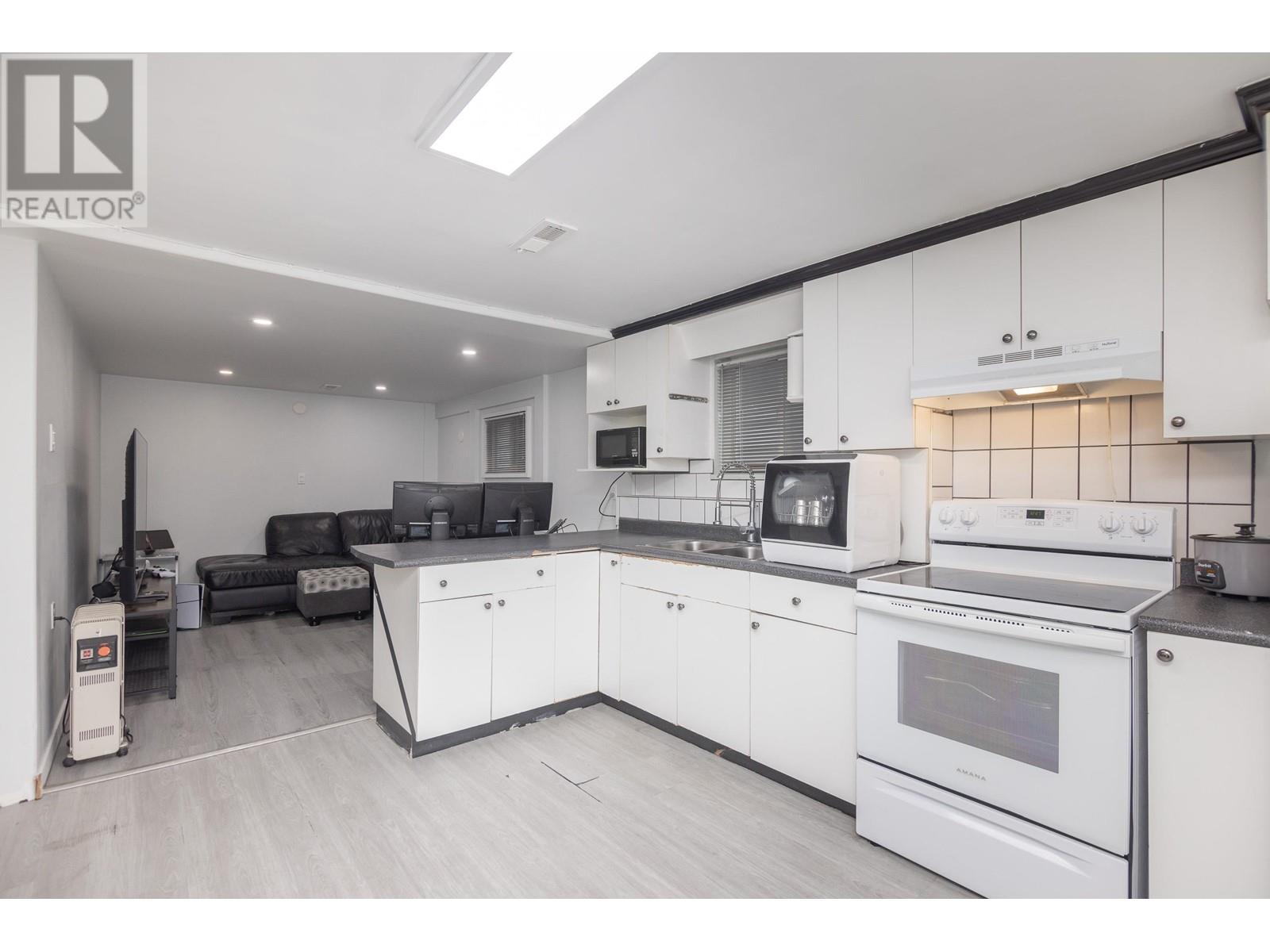 Listing Picture 17 of 29 : 5098 MOSS STREET, Vancouver / 溫哥華 - 魯藝地產 Yvonne Lu Group - MLS Medallion Club Member