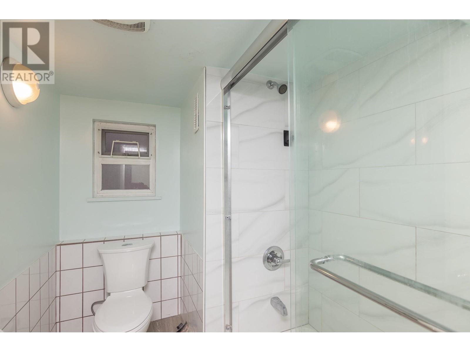 Listing Picture 22 of 29 : 5098 MOSS STREET, Vancouver / 溫哥華 - 魯藝地產 Yvonne Lu Group - MLS Medallion Club Member