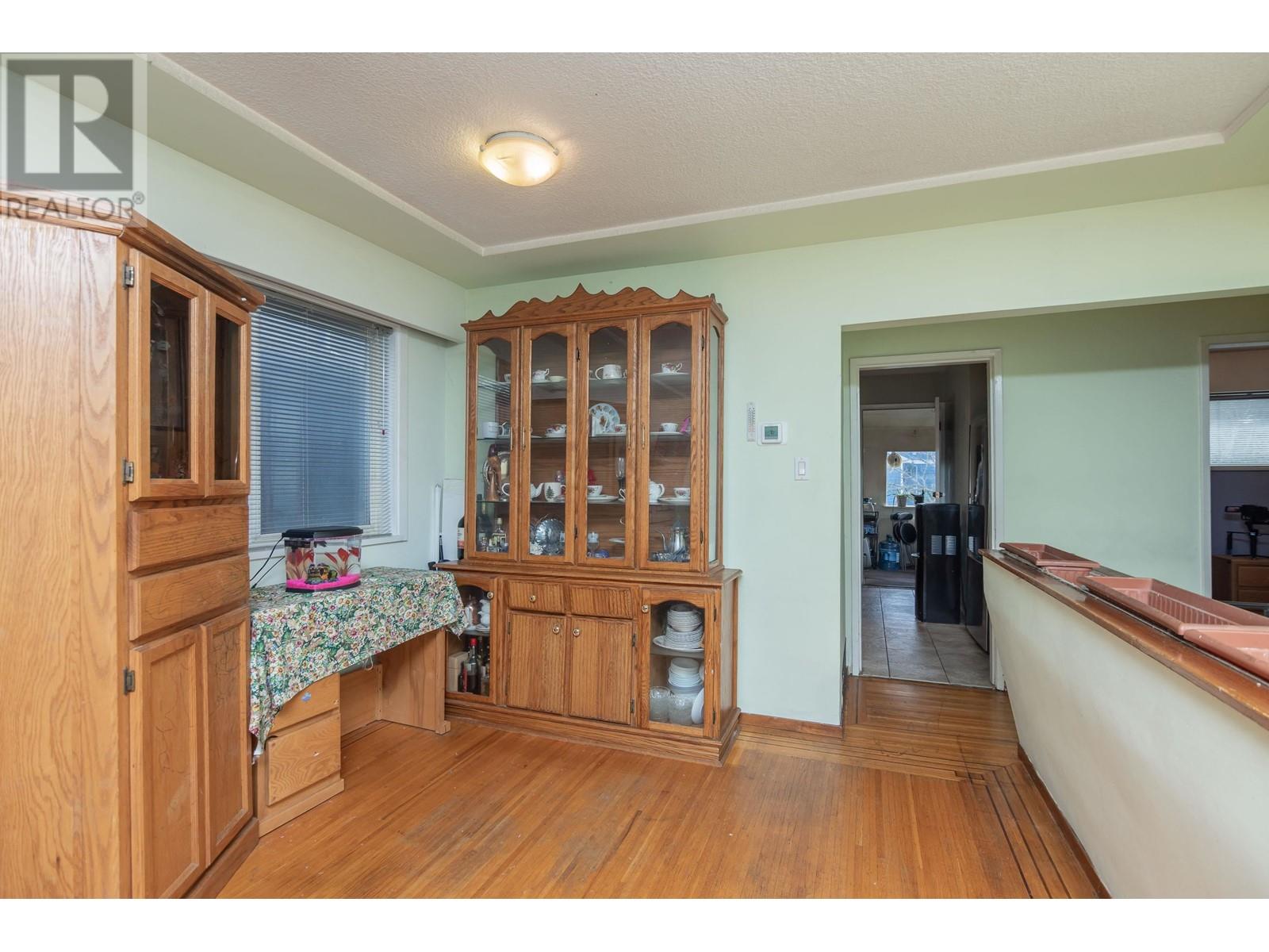 Listing Picture 7 of 29 : 5098 MOSS STREET, Vancouver / 溫哥華 - 魯藝地產 Yvonne Lu Group - MLS Medallion Club Member