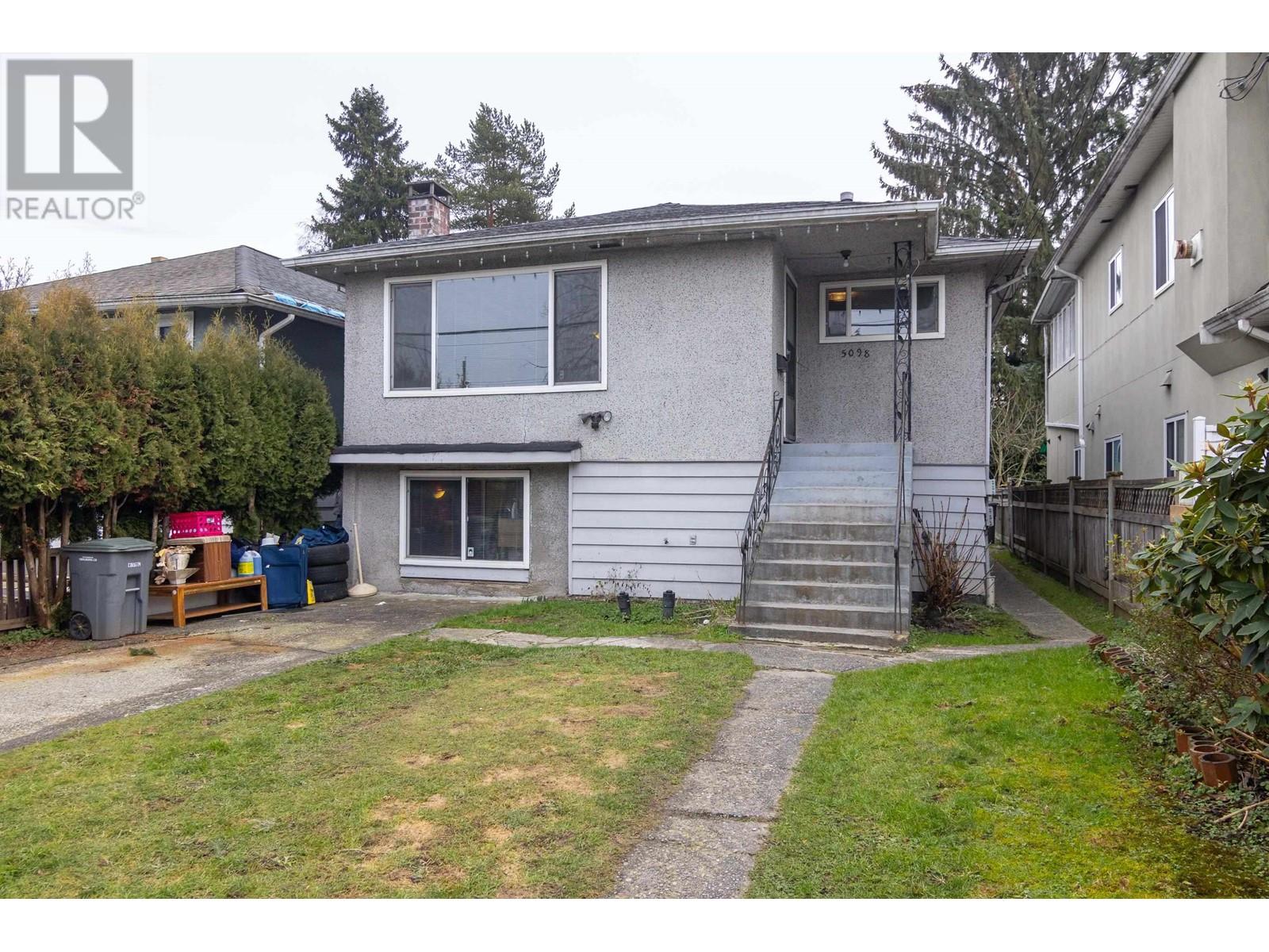 Listing Picture 2 of 29 : 5098 MOSS STREET, Vancouver / 溫哥華 - 魯藝地產 Yvonne Lu Group - MLS Medallion Club Member
