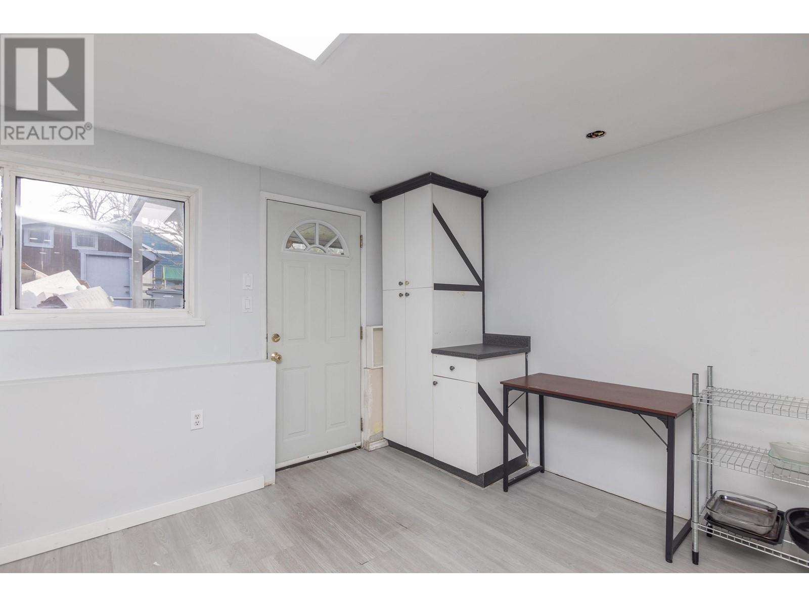 Listing Picture 18 of 29 : 5098 MOSS STREET, Vancouver / 溫哥華 - 魯藝地產 Yvonne Lu Group - MLS Medallion Club Member