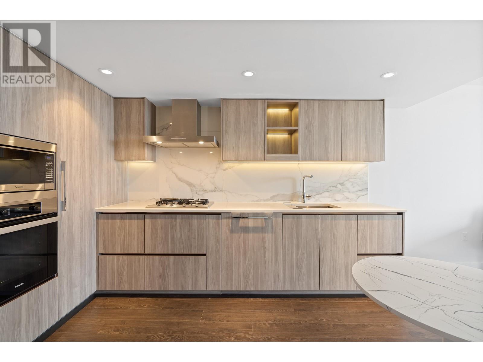 Listing Picture 14 of 36 : 605 8555 CAPSTAN WAY, Richmond / 烈治文 - 魯藝地產 Yvonne Lu Group - MLS Medallion Club Member