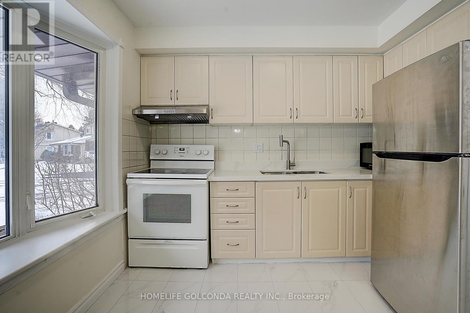 Property at 38 APPLEGATE CRESCENT image 2