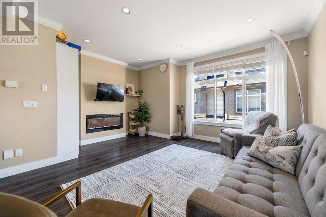Listing Picture 3 of 22 : 11 9733 BLUNDELL ROAD, Richmond / 烈治文 - 魯藝地產 Yvonne Lu Group - MLS Medallion Club Member