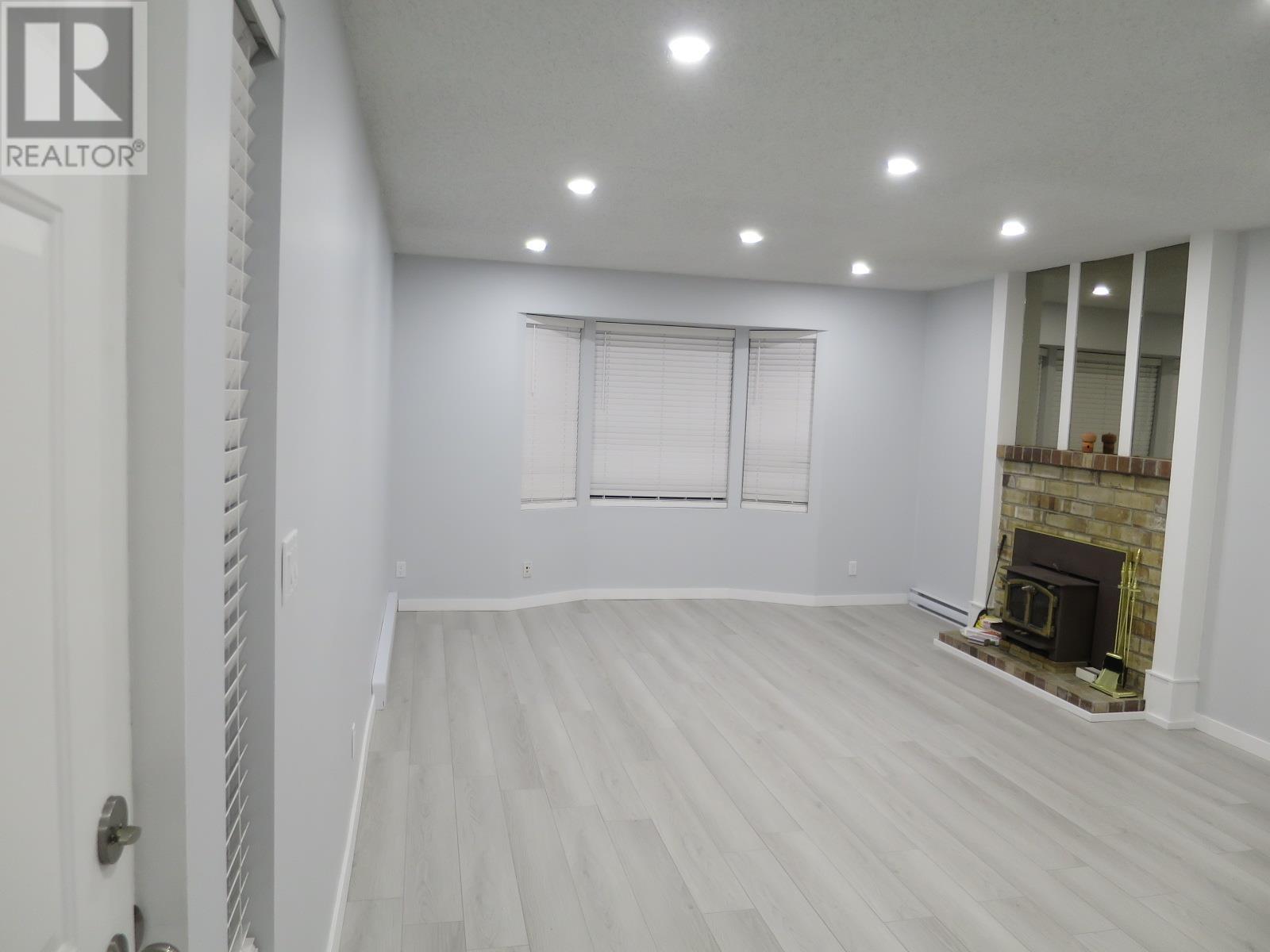 Listing Picture 4 of 32 : 17 6245 SHERIDAN ROAD, Richmond / 烈治文 - 魯藝地產 Yvonne Lu Group - MLS Medallion Club Member