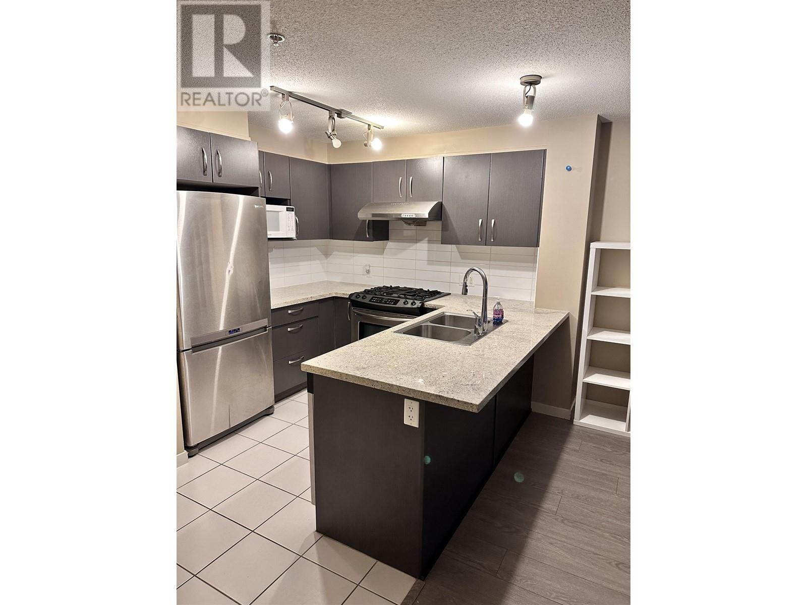 Listing Picture 2 of 11 : 227 9288 ODLIN ROAD, Richmond / 烈治文 - 魯藝地產 Yvonne Lu Group - MLS Medallion Club Member